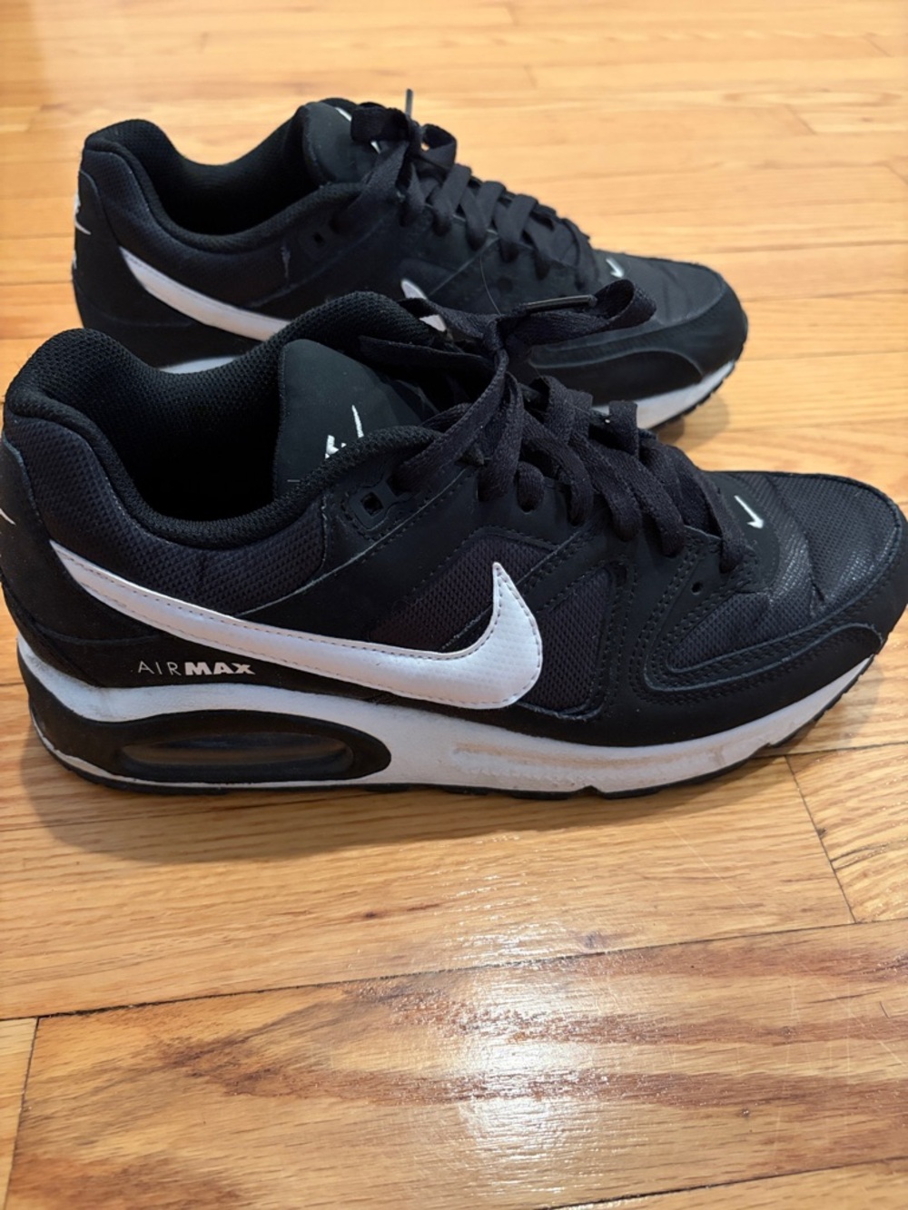 Nike Women's Black and White Air Max Low-Top Sneakers Size 9.5